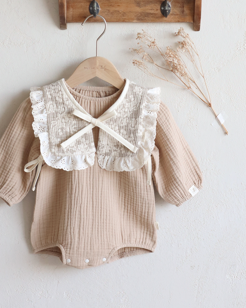 Emma organic frilled bib