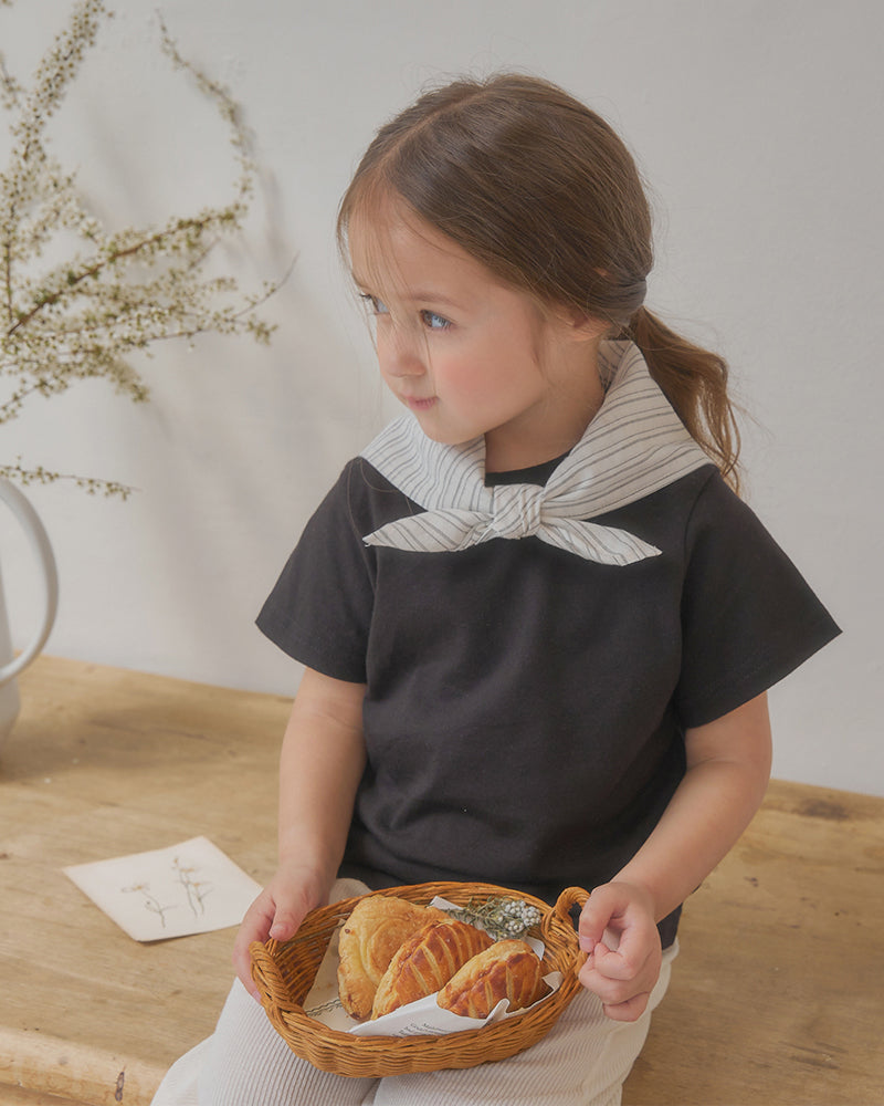 Serise T-Shirt-Ivory, Black