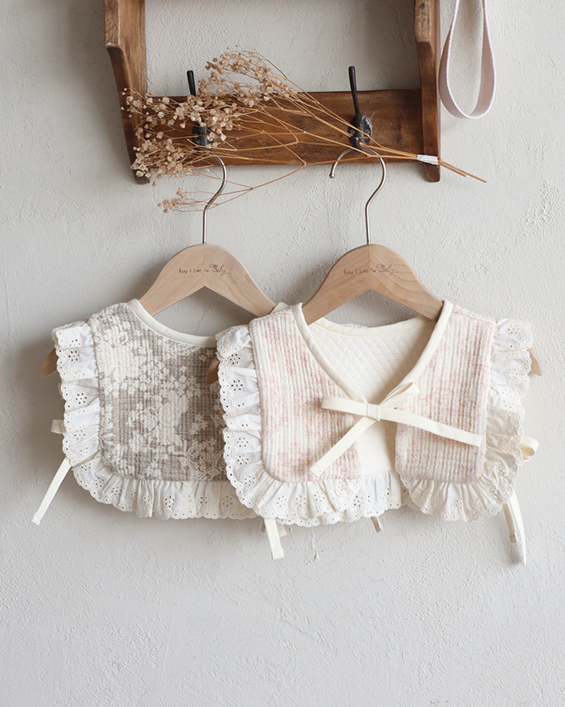 Emma organic frilled bib