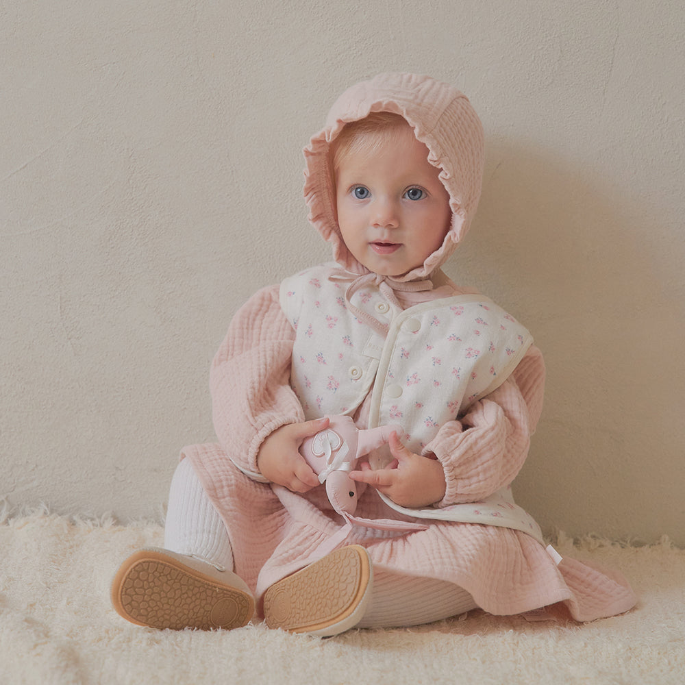 CREAM RUFFLE BONNET