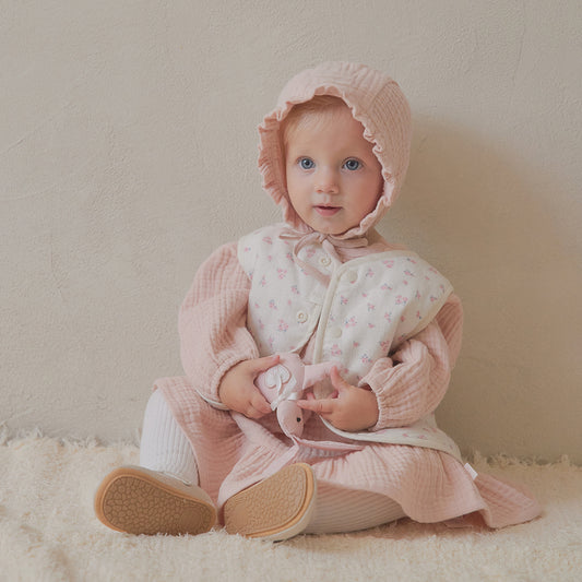 CREAM RUFFLE BONNET