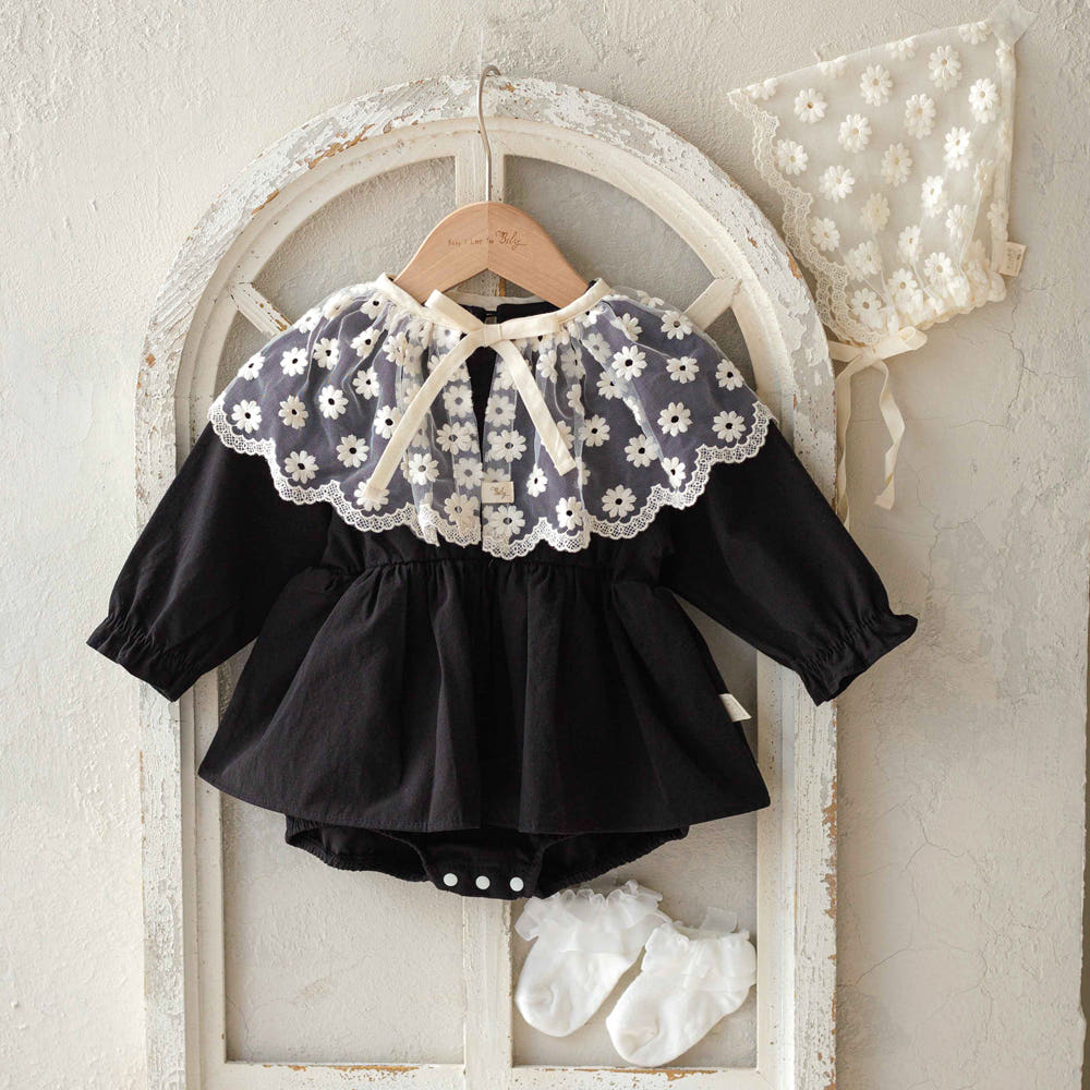 DAISY LACE CAPRON
