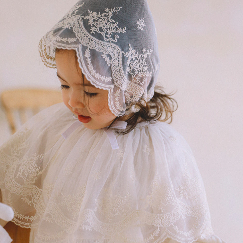 SECRET GARDEN LACE CAPRON