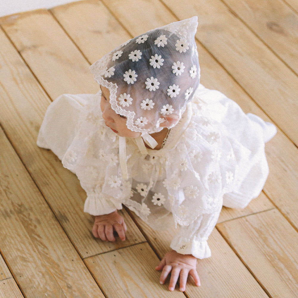 DAISY LACE BONNET