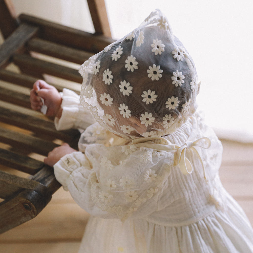 DAISY LACE BONNET