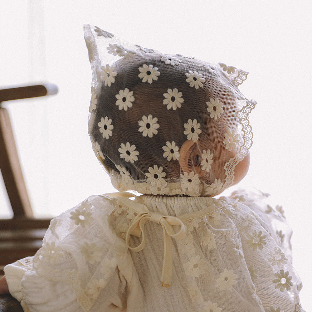 DAISY LACE BONNET
