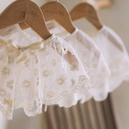 DAISY LACE CAPRON